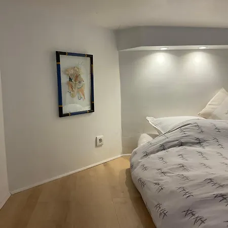 Apartment Place Center